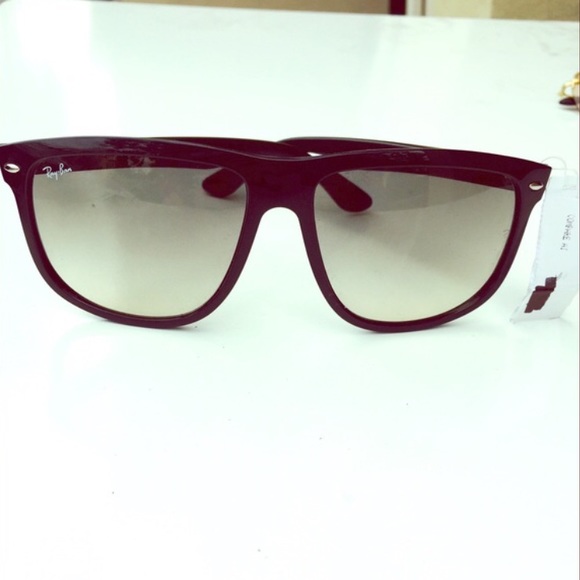 Ray-Ban Authentic Sunnys