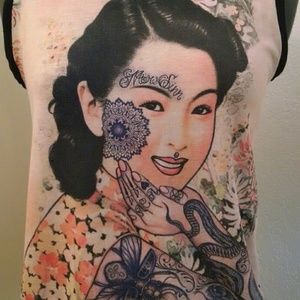 💋SOLD💋 Tattoo Geisha shirt