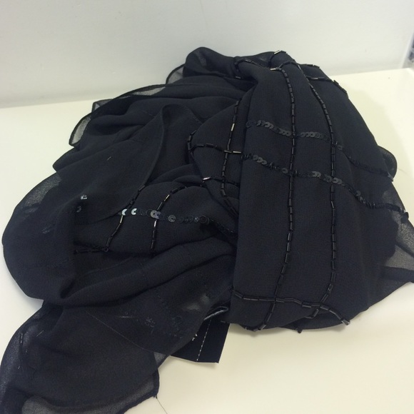 Sequenced scarf - Picture 1 of 2