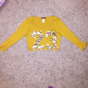 "23" Graphic Crop Top