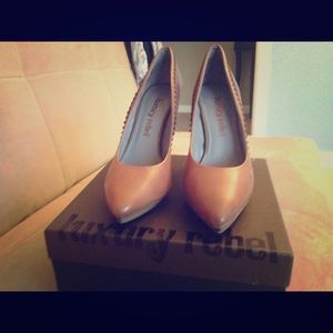 Luxury Rebel tan/brown 4" Heel