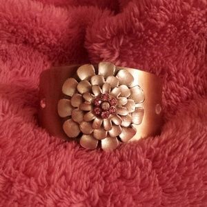 Gorgeous flower bracelet