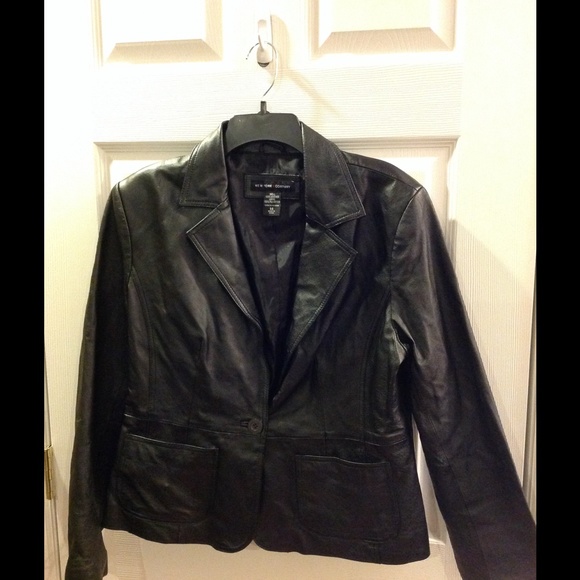 really stylish..black blazer leather jacket