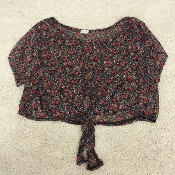 Brandy Melville top • $15 shipped 🅿️🅿️