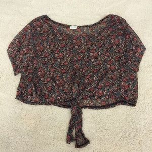 Brandy Melville top • $15 shipped 🅿️🅿️