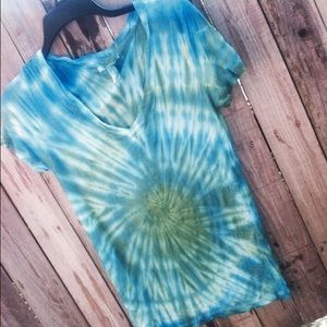 SOLD 🚫 Green and blue tie dye shirt! 💚💙