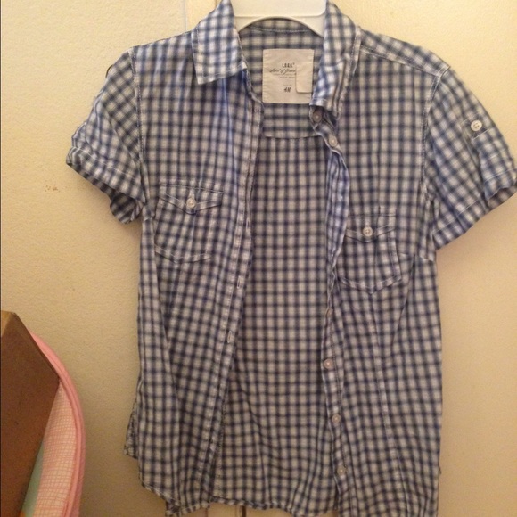 Shirt xs or s size. Great condition. $5/each.