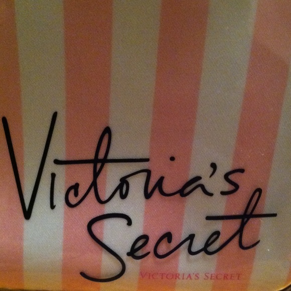 What's Victoria's Secret bundle deal...🙋 (Traded)