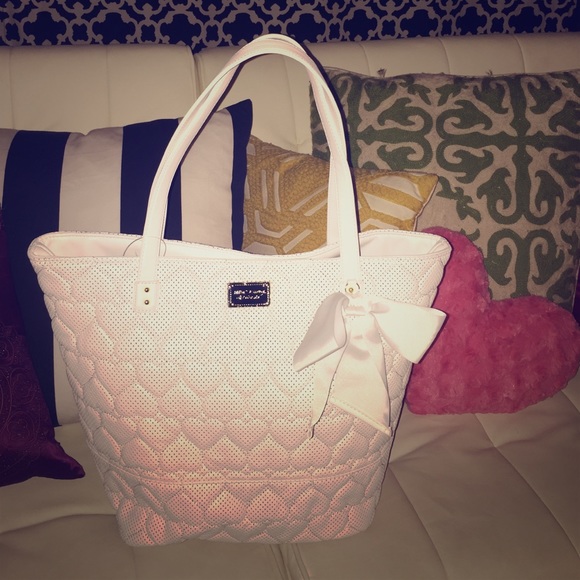 🎀SOLD🎀Betsey Johnson Be mine bag