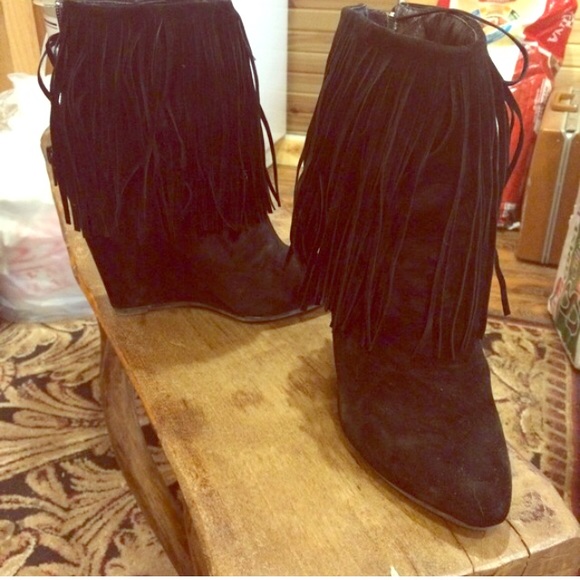 🎀hour sale🎀Black "suede" fringe wedge booties