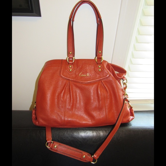Coach Leather Bag .. Like New .. Great condition