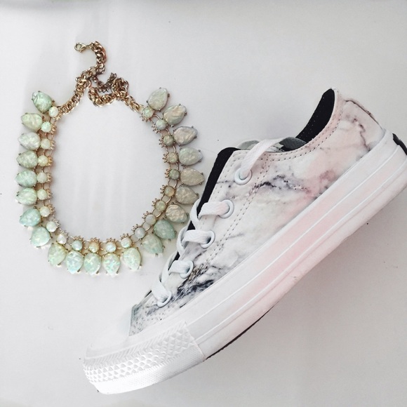 NEVER WORN! Marble converse!