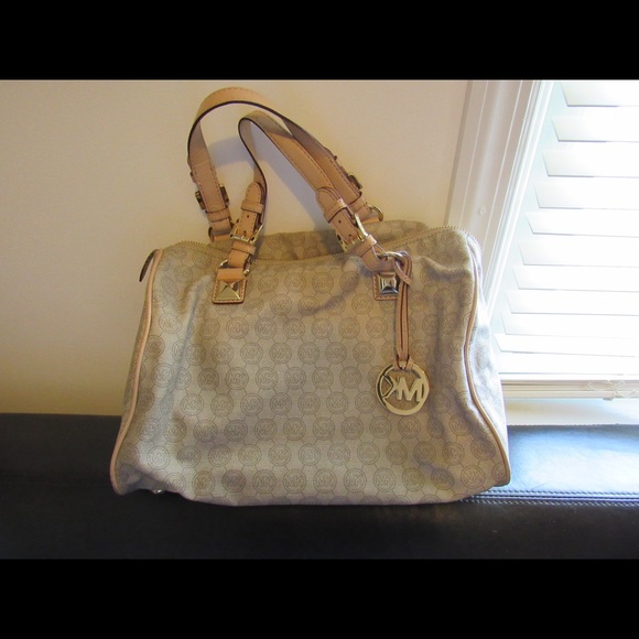 Michael kors, beige satchel bag