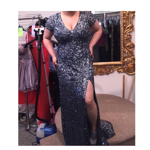 Prom dress - Picture 2 of 4