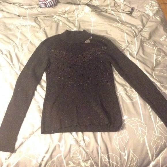 Long sleeve, sweater like top