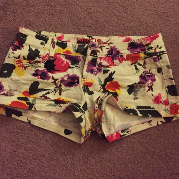 Size 7 floral print Hippie Laundry shorts