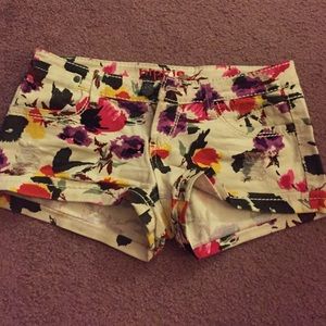 Size 7 floral print Hippie Laundry shorts
