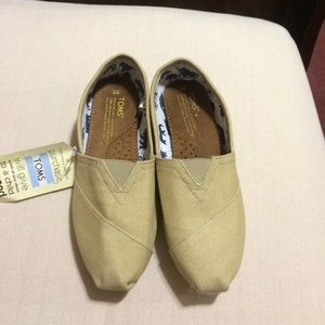 Tan Toms