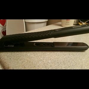 HSI hair straightener.