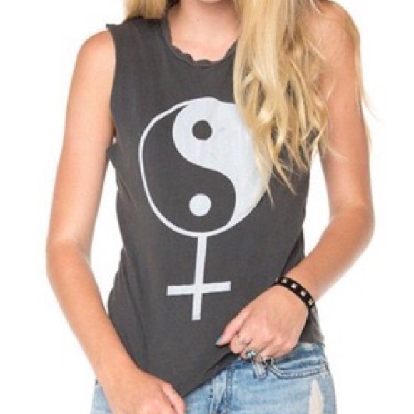 Brandy Melville Tops - yin yang graphic top