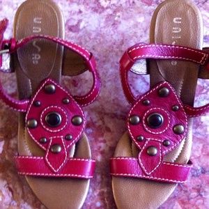 New red sandals size 7