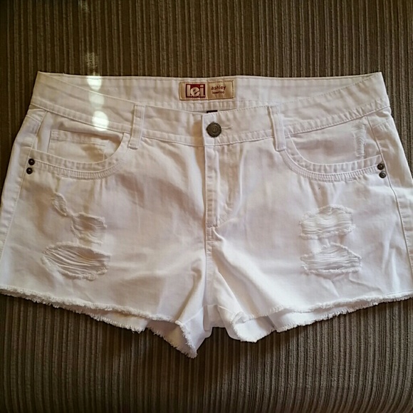 L.e.i. Ashley low rise white shorts
