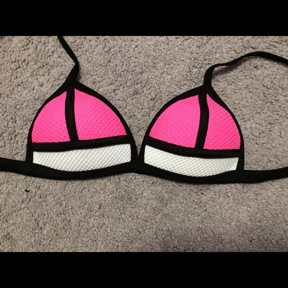 NEW TRIANGL DUPE BIKINI TOP