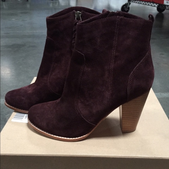 Joie size 38 NWT