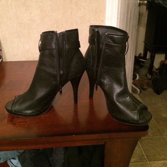 Shoes - Picture 2 of 2