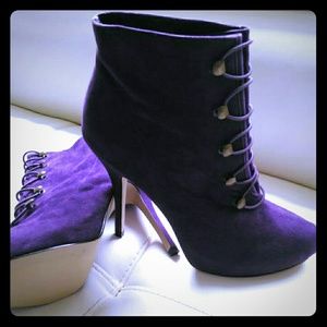 Purple Suede Bootie!!!!!!Never worn!!! 《《Offers》》