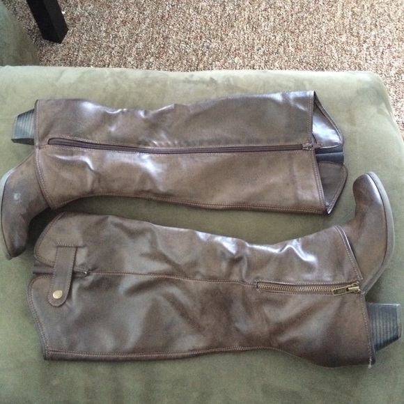 Fergie boots