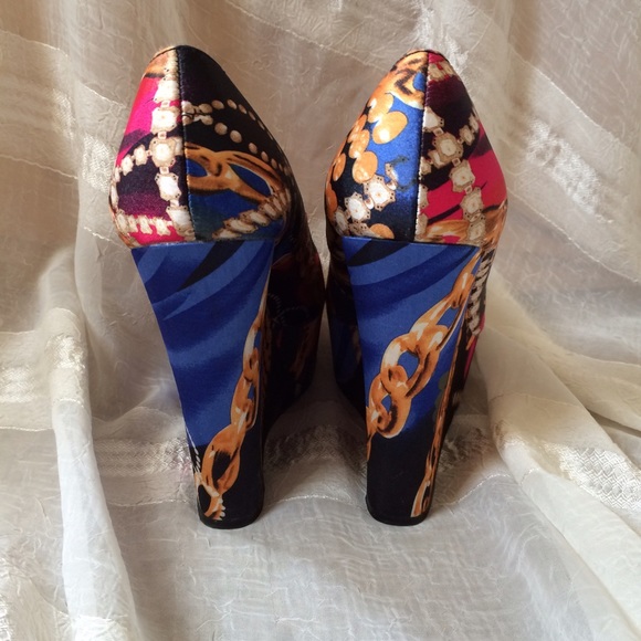 🎉HOST PICK 6/20🎉 Aldo Satin Multicolored Heels - Picture 3 of 4