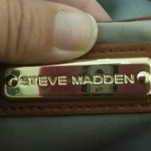 Steve Madden handbag with fringe & gold hardware - Picture 2 of 4