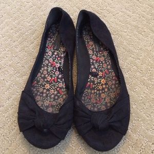 Black flats