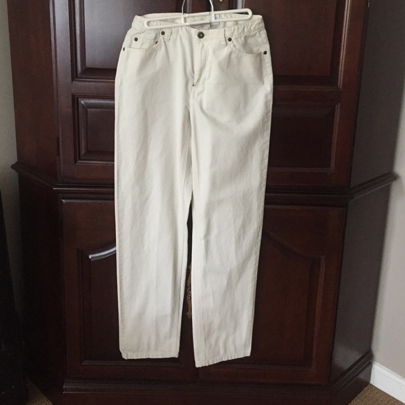Lizwear white pants. Twill. Denim style pockets