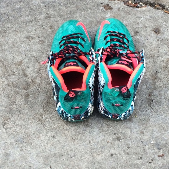 Lennon 12 Christmas - Picture 2 of 3