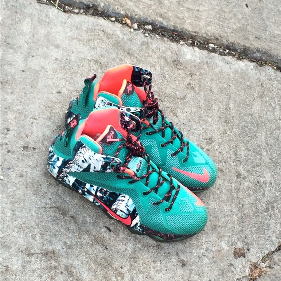 Lennon 12 Christmas - Picture 3 of 3