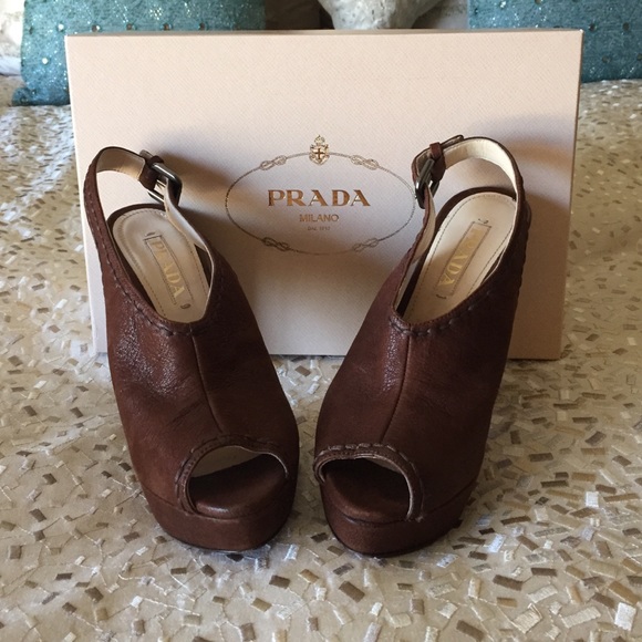 Prada Shoes - Prada leather heels👠