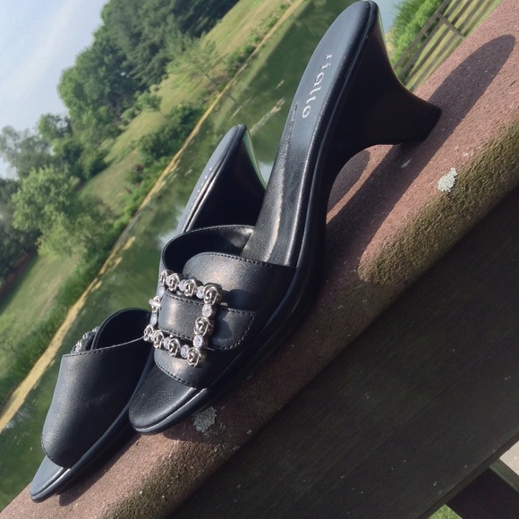 🌻Black Embellished Buckle Leather Rialto Sandals - Picture 2 of 4