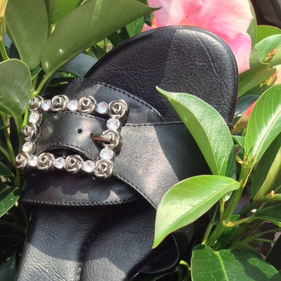 🌻Black Embellished Buckle Leather Rialto Sandals - Picture 3 of 4