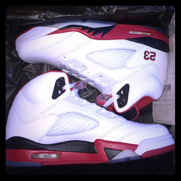 Air Jordan 5 retro. White/Fire Red-Black