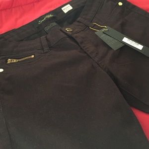 Sneak Peek .. Los Angeles Skinny Jeans