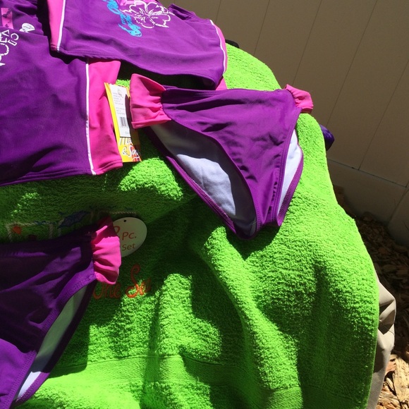 Bathing suit - Picture 3 of 3