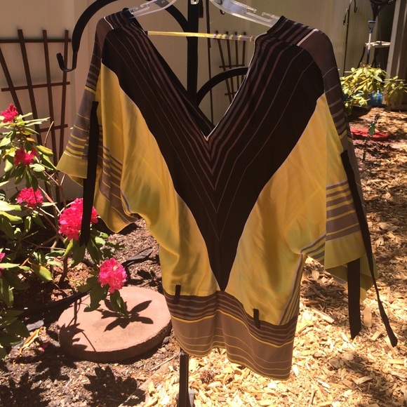 Blouse - Picture 2 of 3