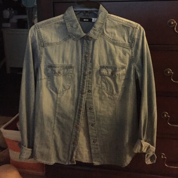 Button snap denim shirt