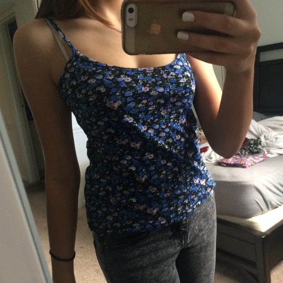 ♻️SWAPPED♻️ blue floral top - Picture 3 of 3