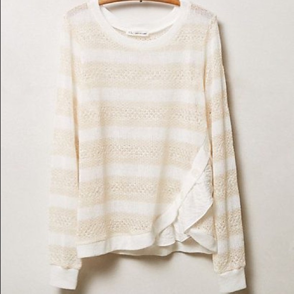 Clu and Willoughby Layla Pullover Ruffle Button M