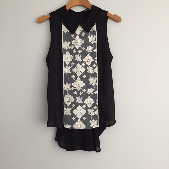 Potter's Pot Tops - 🌟HP 1/10🌟 Sleeveless collared embroidered top