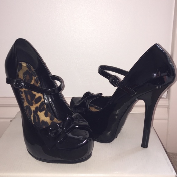 Black Pumps size 7.5