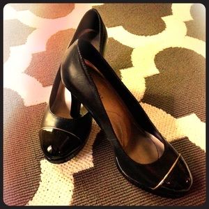Tahari Black Leather Pumps